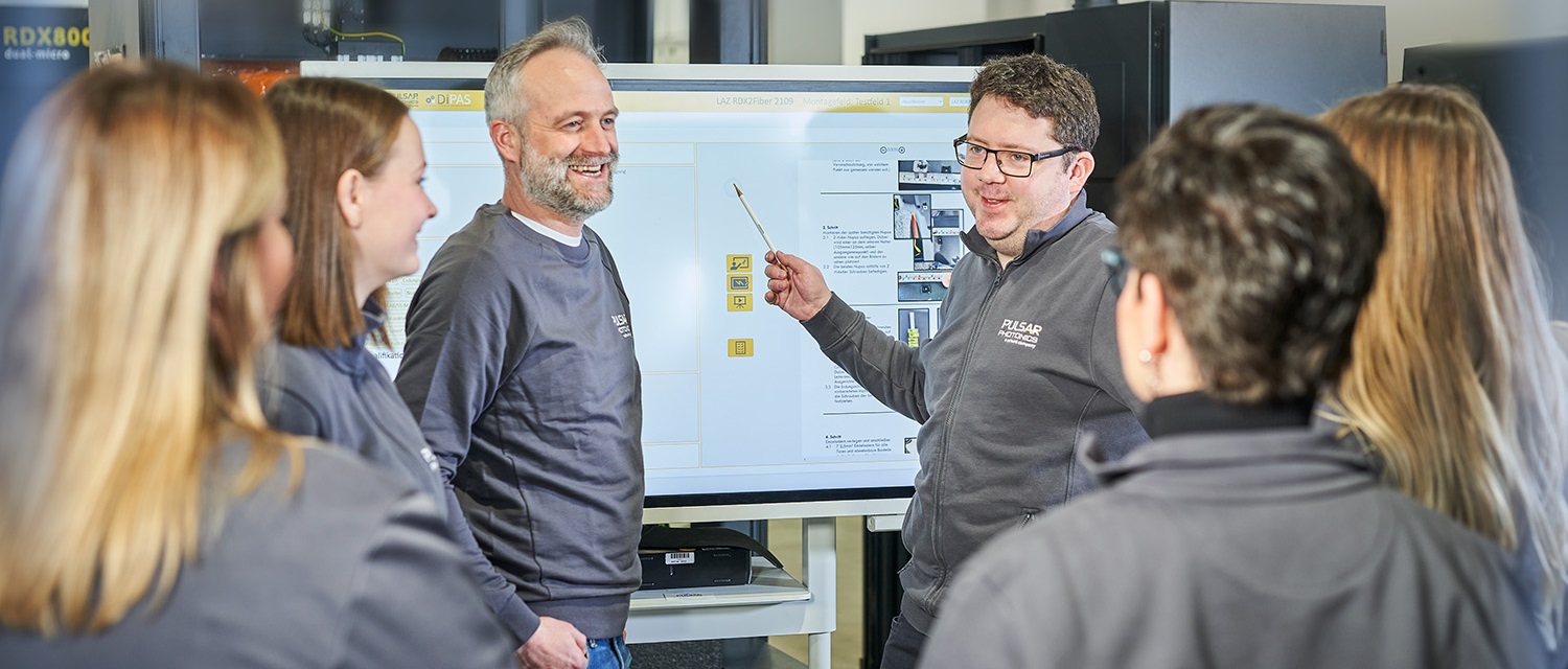 Service, Pulsar Photonics, Serviceleistungen, Lasertechnik, Anlagenbau, Inbetriebnahme, Ansprechpartner, Lasermikrobearbeitung